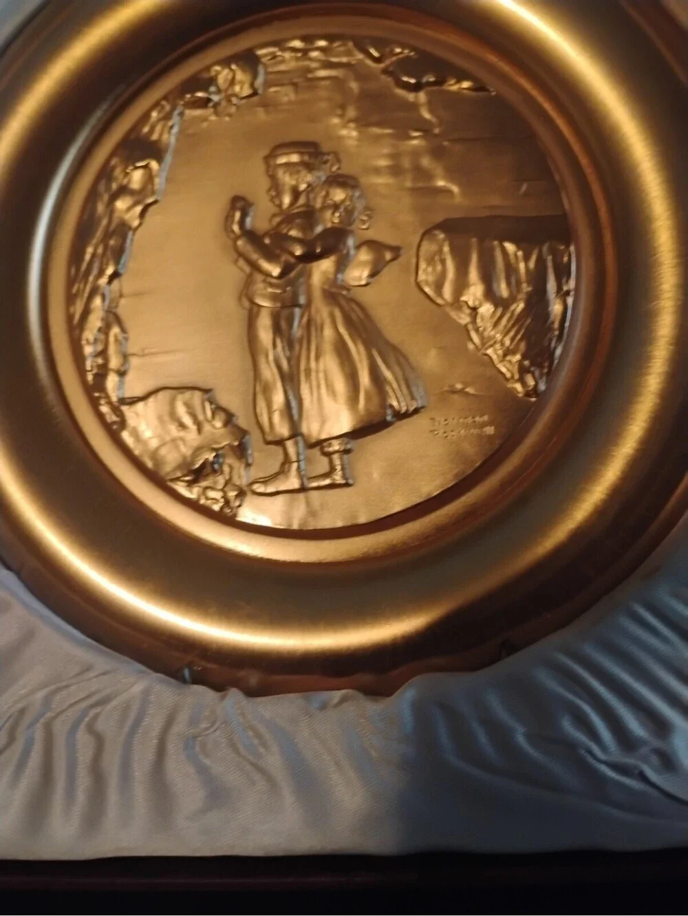 Vintage Gold-Toned Decorative Plaque with Romantic Couple Relief